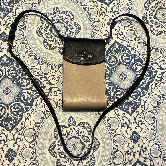 Kate Spade Maddison North South Flap Phone Crossbody - Picture 2 of 4